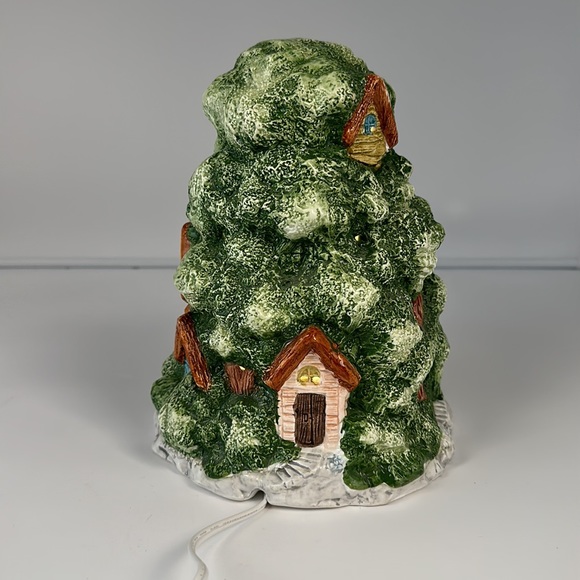 Brinn’s 1988 One Bunny Lane Ceramic Easter Tree House - Light Included - Picture 3 of 16